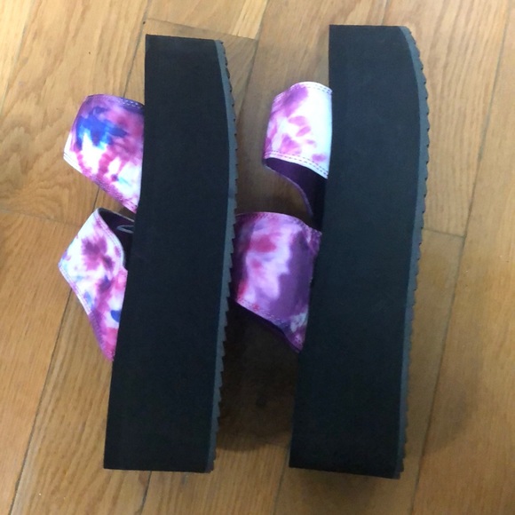 UO Ava Neoprene Platform Sandal - Picture 6 of 6